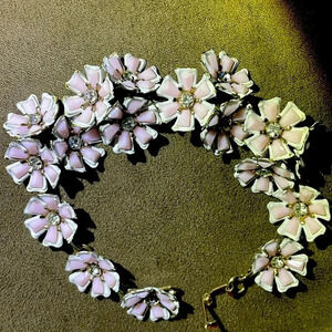Vintage enamel pink whiter flower braclet